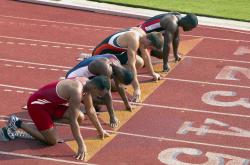 爱游戏在线-跨界制霸，从老鹰关键战突围国王，到小贾伦在F1街道赛接管比赛