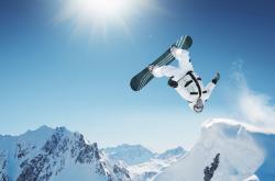 AYX官方直播-乔治神兵天降！连续得分狂潮击溃湖人，独行侠强势捍卫主场