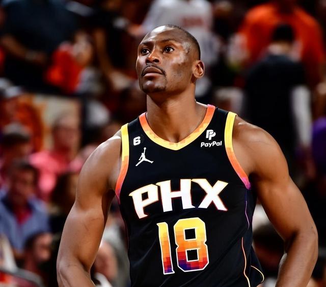 索尔博与球迷互动颇丰，全队团结一心的简单介绍