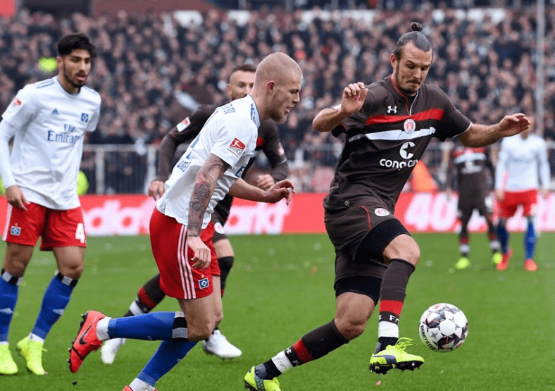 包含圣保利联队客场击败杜塞尔多夫，上升积分榜的词条