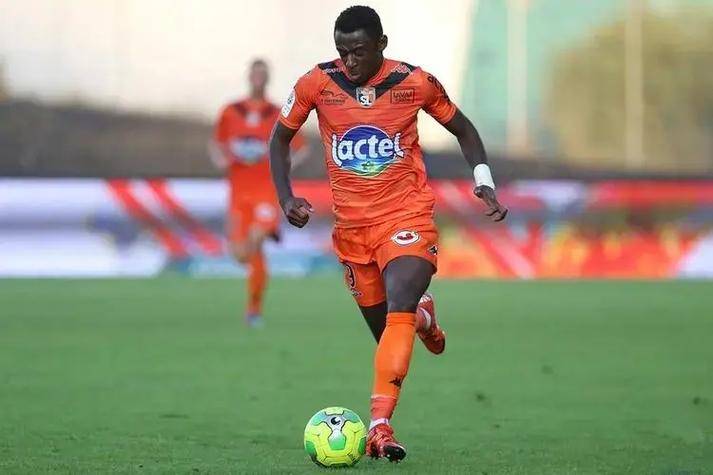 布雷斯特全队备战下轮客场对阵甘冈的比赛