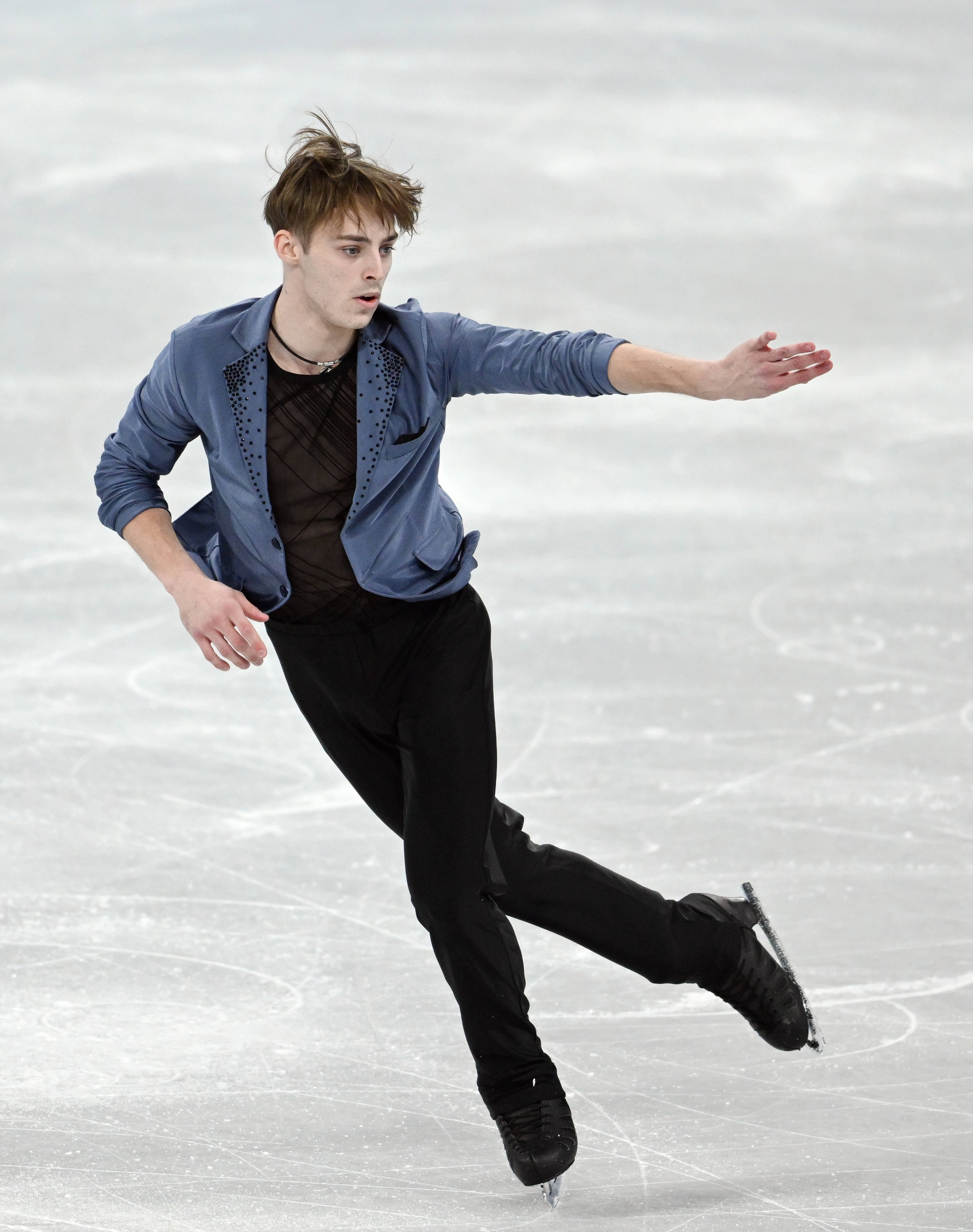 斯洛文尼亚短道速滑选手在比赛中夺冠