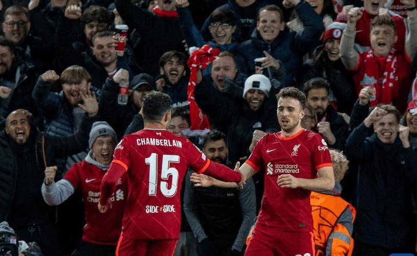 法兰克福球员技高一筹，成功夺得胜利的简单介绍