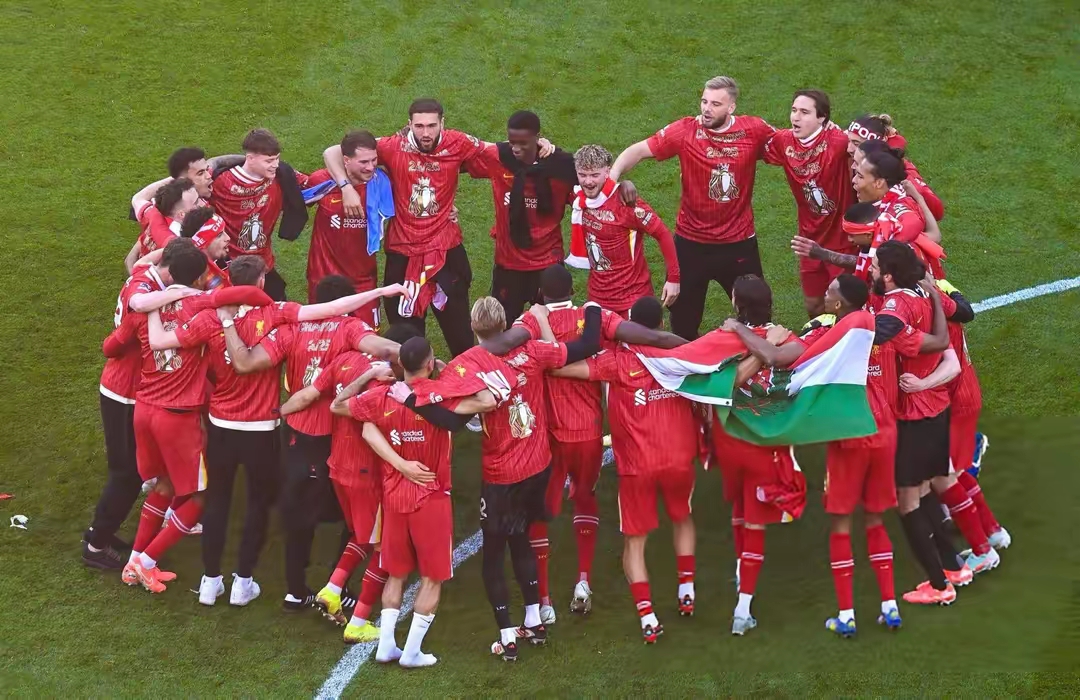 球员在比赛中英勇奋战，获得观众认可