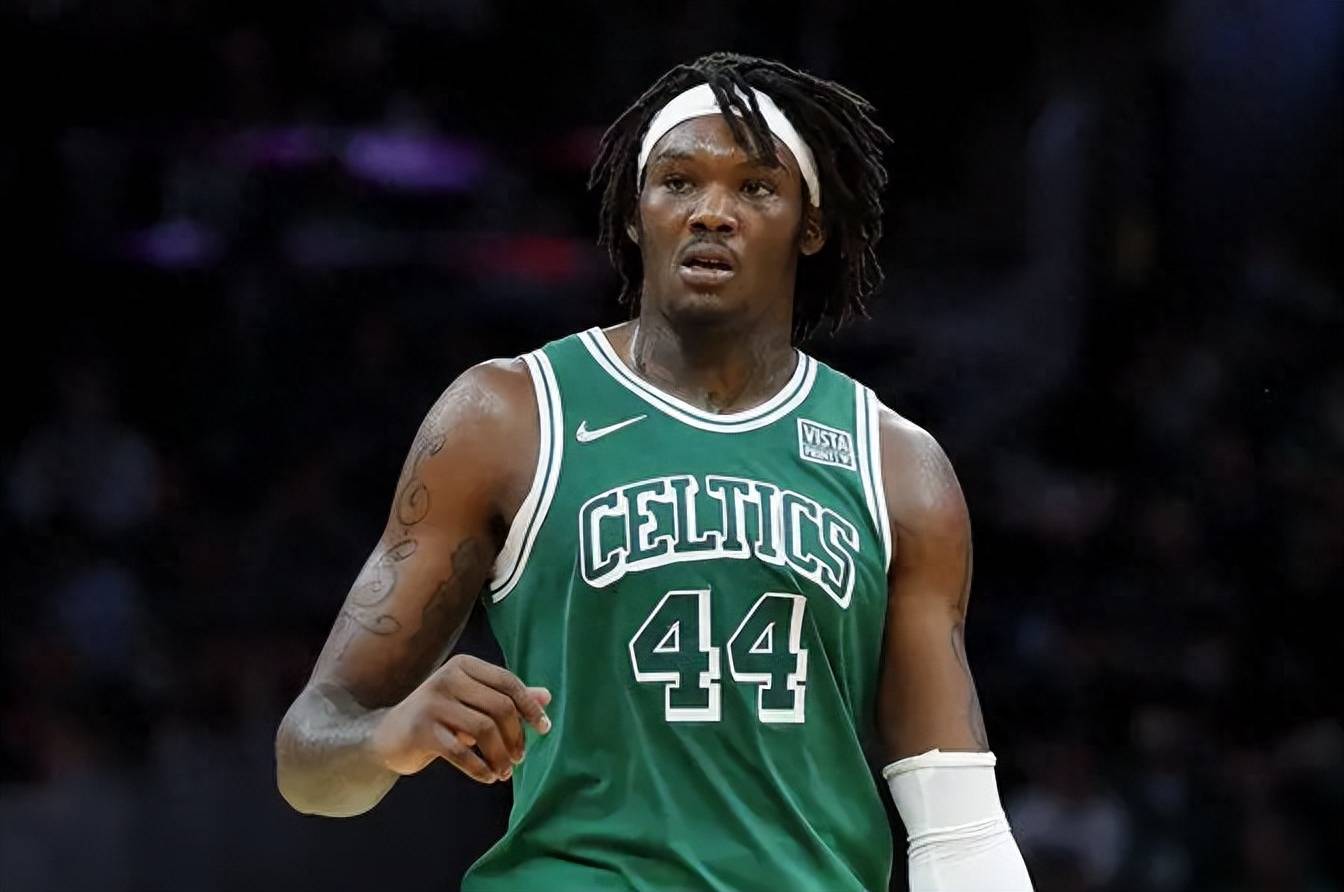 灯泡人中锋坚守内线,取得胜利的简单介绍 灯泡人中锋坚守内线,取得胜利的简单介绍