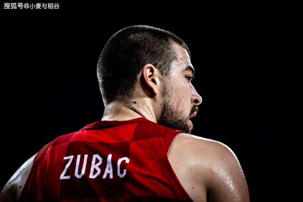 灯泡人中锋坚守内线,取得胜利的简单介绍 灯泡人中锋坚守内线,取得胜利的简单介绍