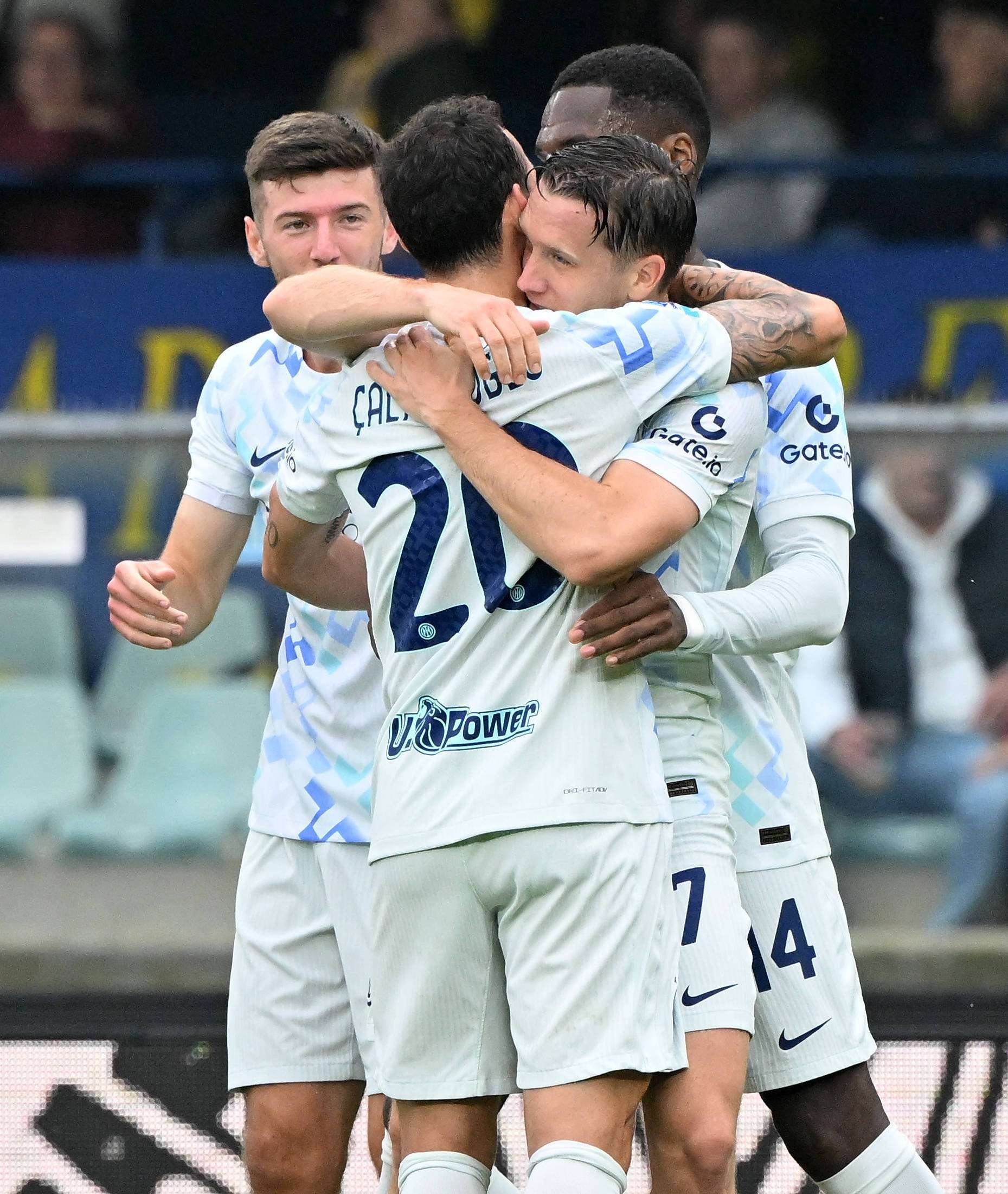 AC米兰攻入制胜球，逆转击败维罗纳的简单介绍