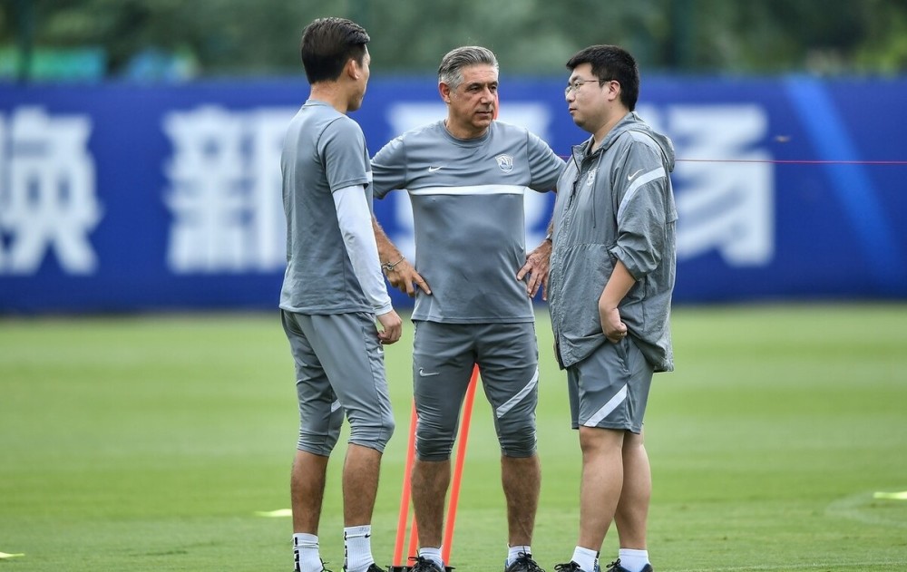 包含莱沃库森再遭失利，引发主帅压力的词条