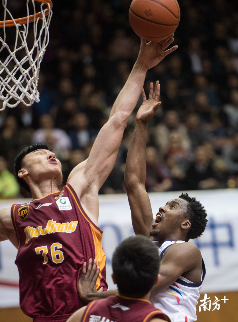 关于广州队险胜雷霆，克莱惊艳四座的信息