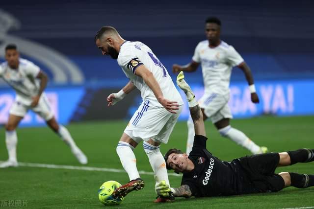 马赛碾压波兰，罗德里戈完成帽子戏法的简单介绍