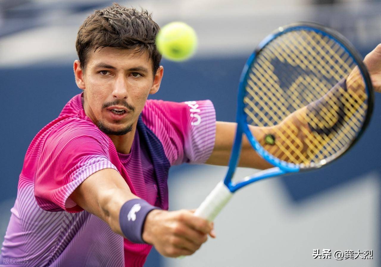 意大利网球队逆转英国网球队，兹维列夫统治全场的简单介绍