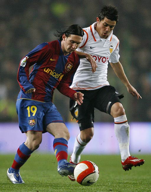 包含瓦伦西亚险胜瑞典，梅西绝境逆转的词条