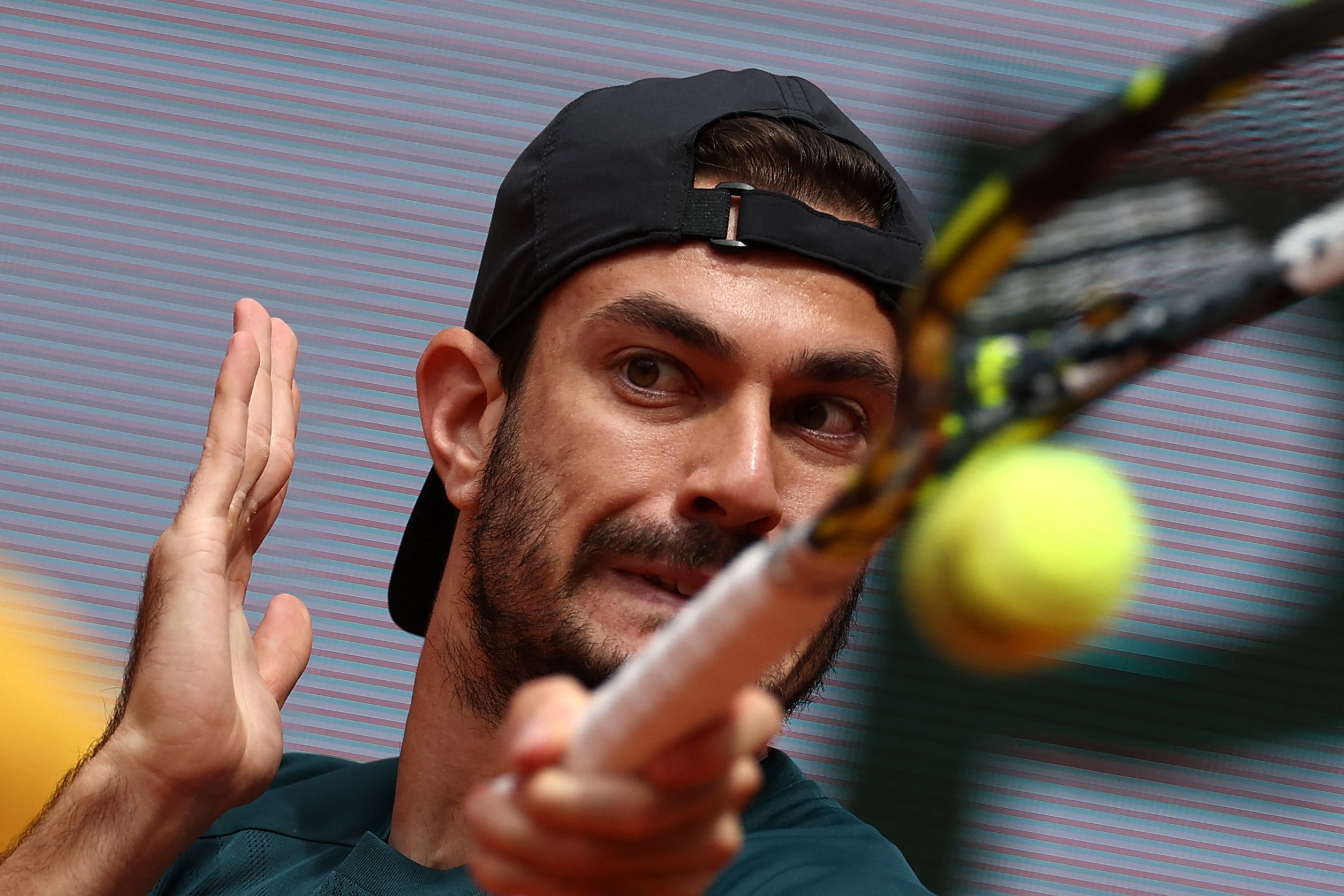 包含英国网球队翻盘法国网球队，阿尔卡拉斯送出助攻的词条