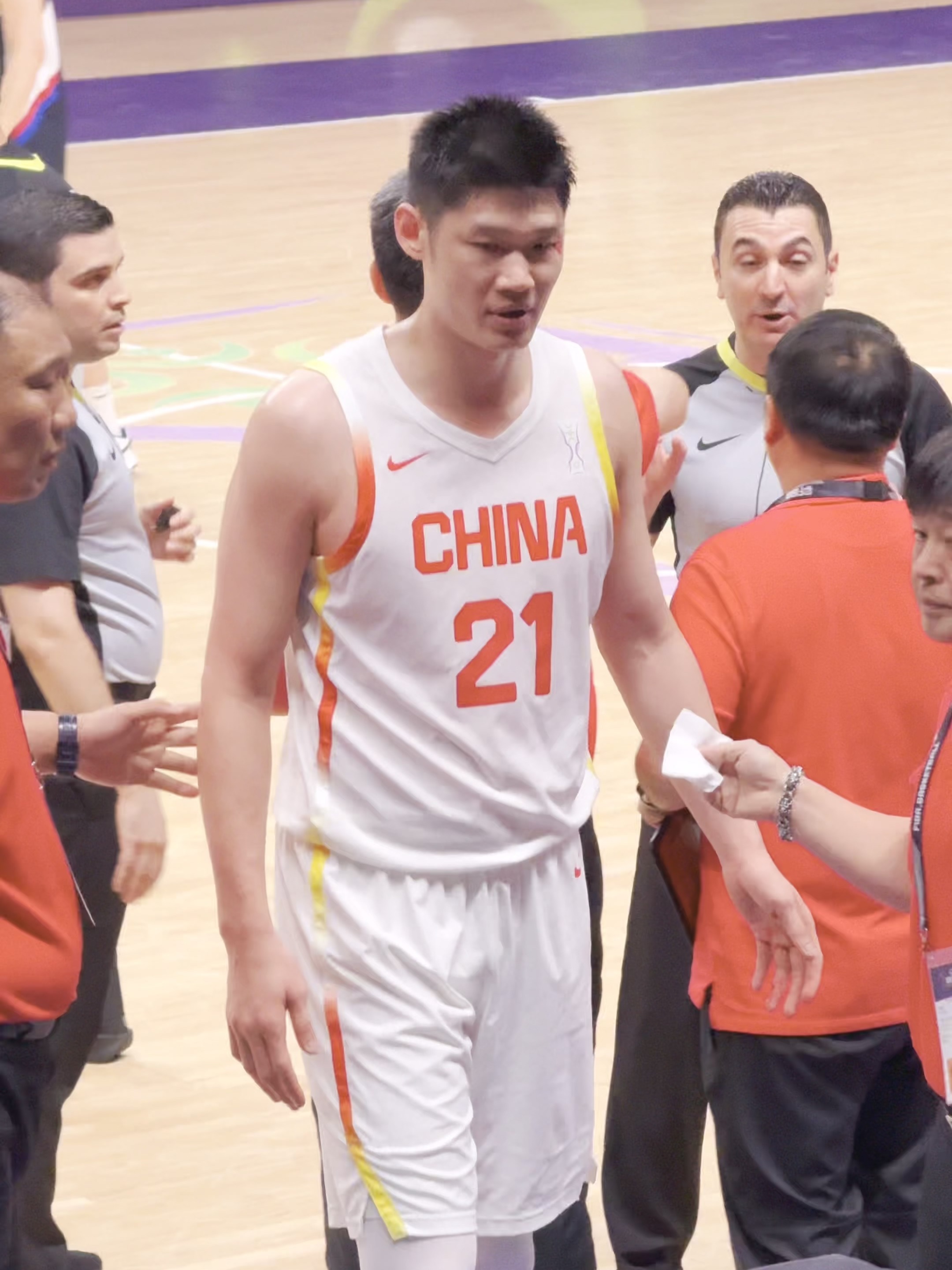 关于鹈鹕险胜辽宁队，胡金秋带队取胜的信息