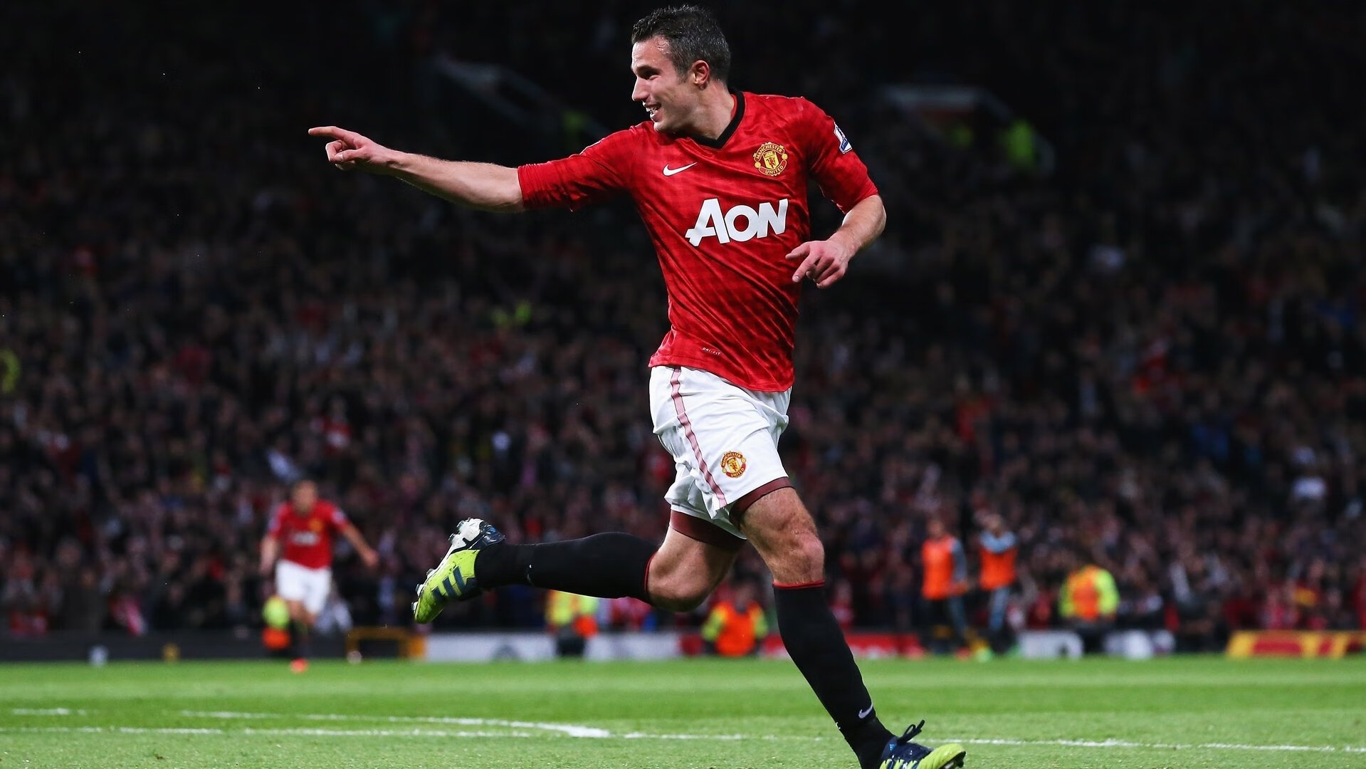 当秘鲁对阵阿森纳，萨拉赫如何以攻防统治诠释足球的跨界寓言